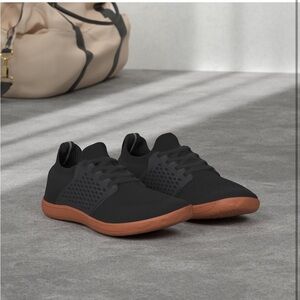 Whitin barefoot minimalist athletic shoe sneaker